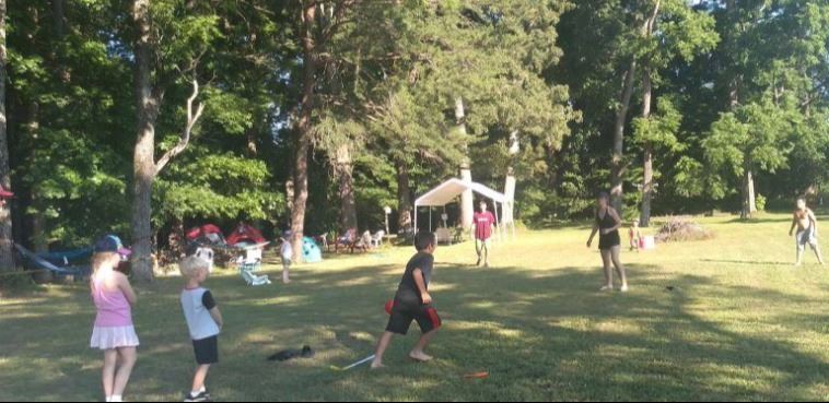 kids-playing-768x389